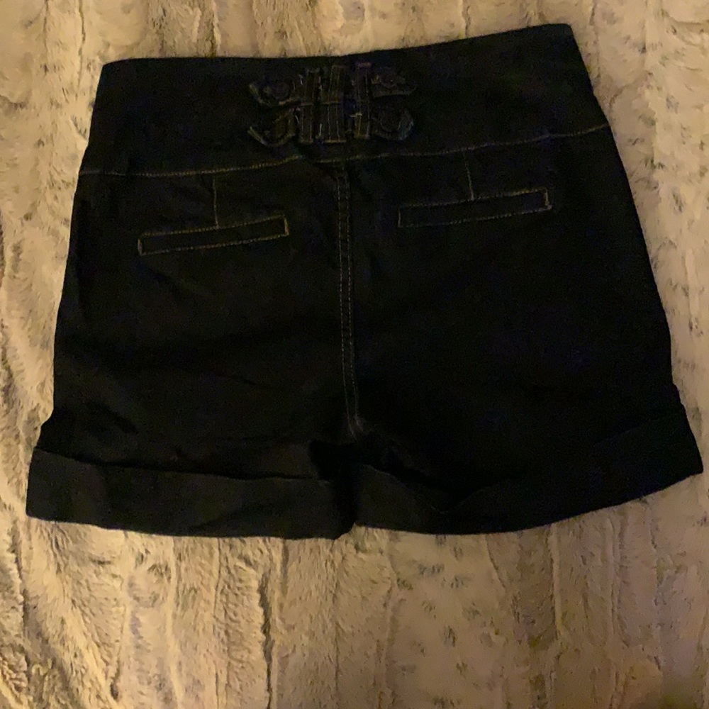 Shorts - Picture 2 of 3